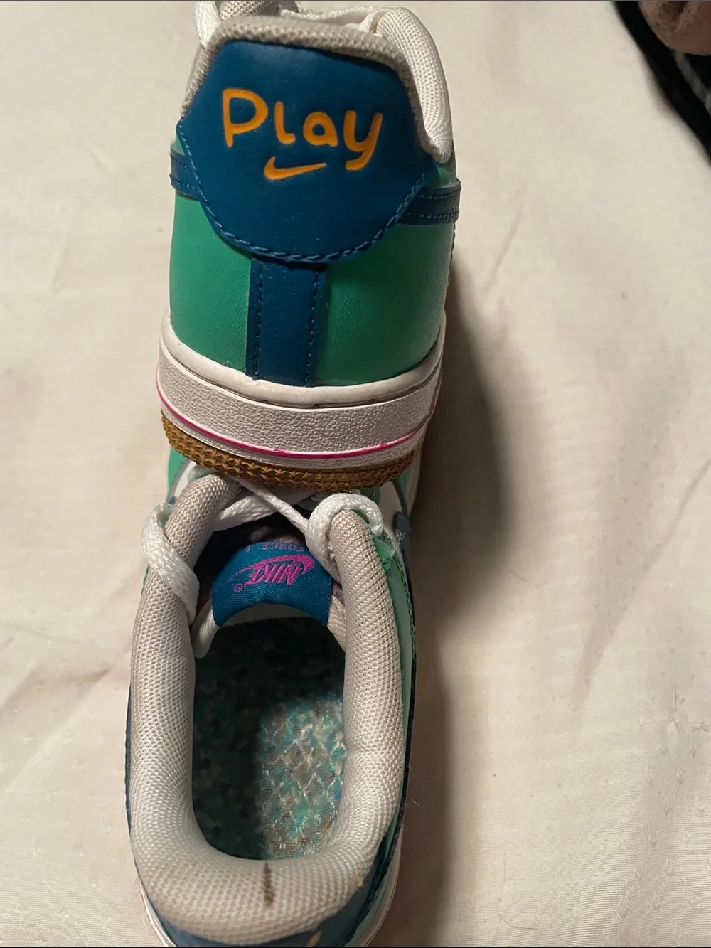 Nike Kids Low-Top Sneakers in Teal, White and Blue.   Boys size 1